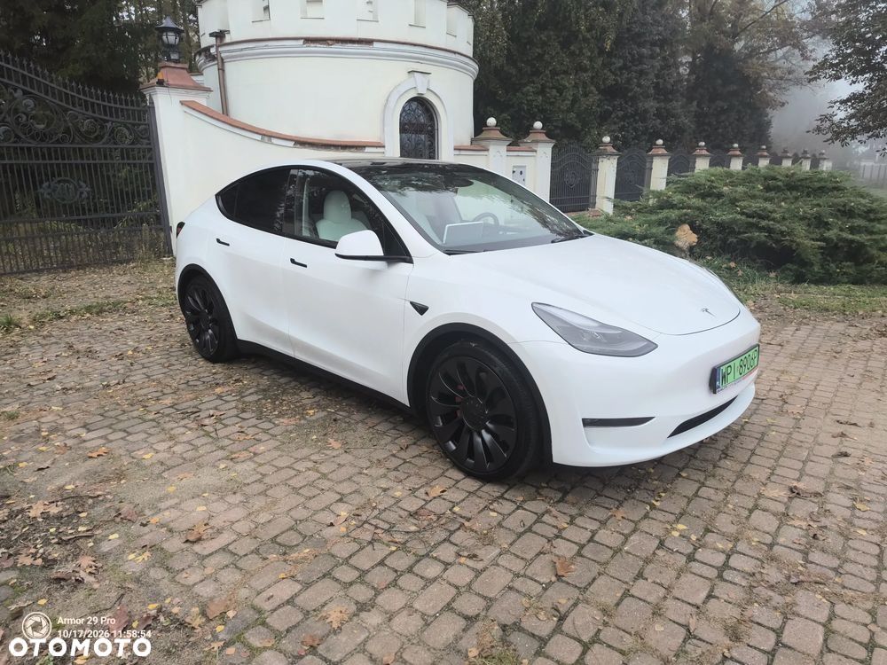 Tesla Model Y Long Range Dual Motor AWD - 9