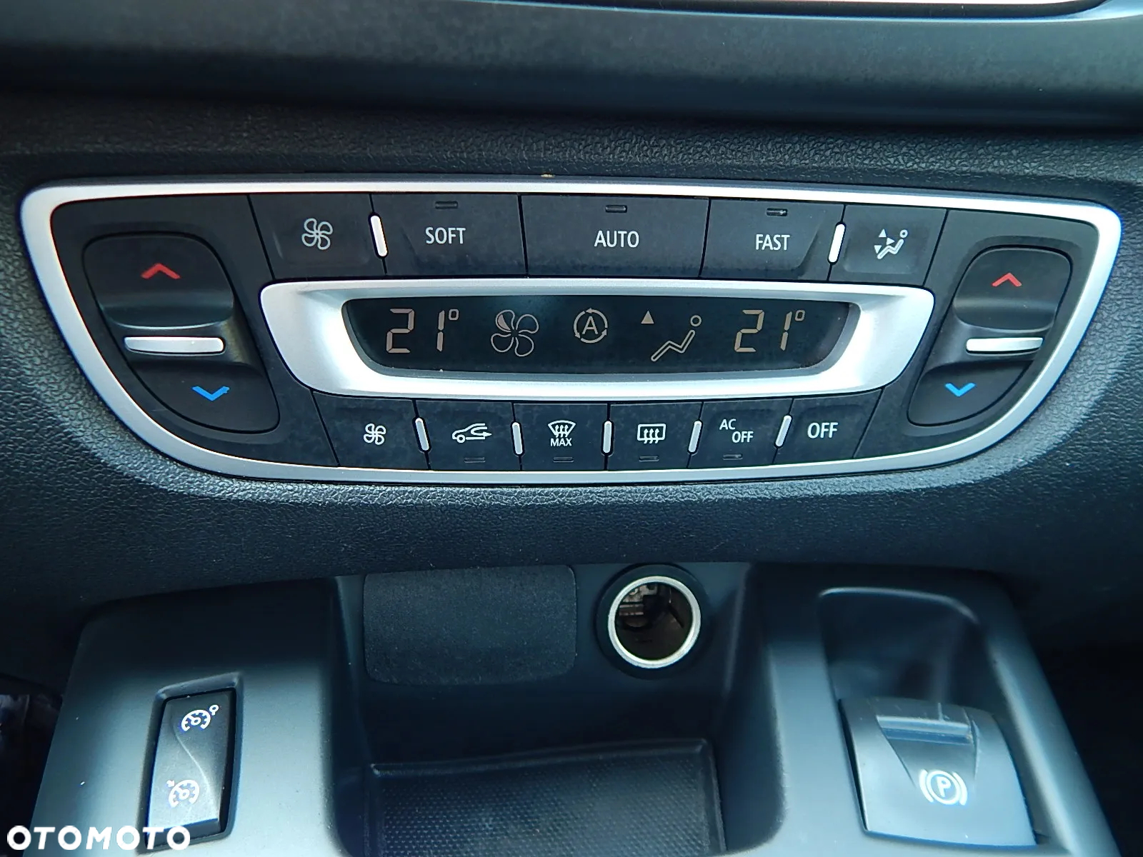 Renault Scenic 1.5dCi TomTom Edition EDC - 26