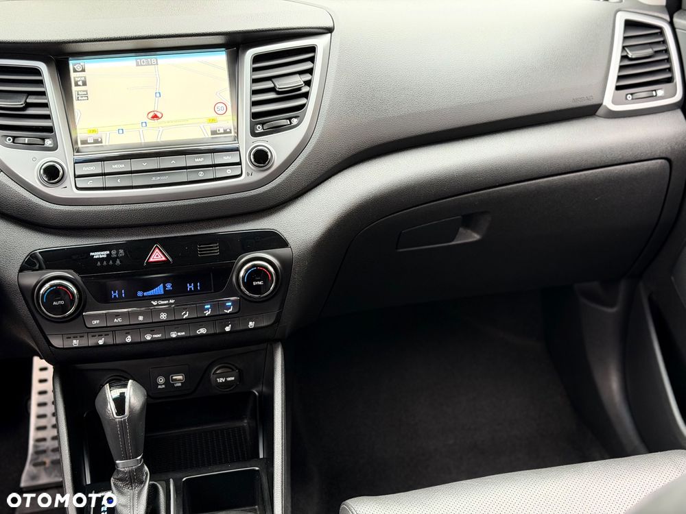 Hyundai Tucson 2.0 CRDI 4WD Automatik Premium - 26