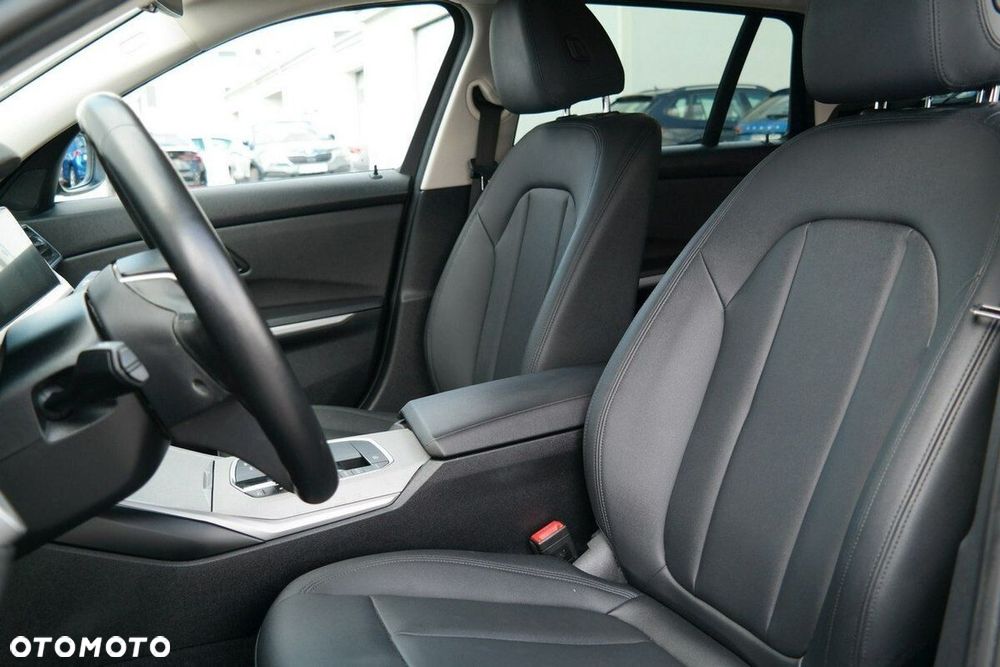 BMW Seria 3 330i Advantage sport - 14