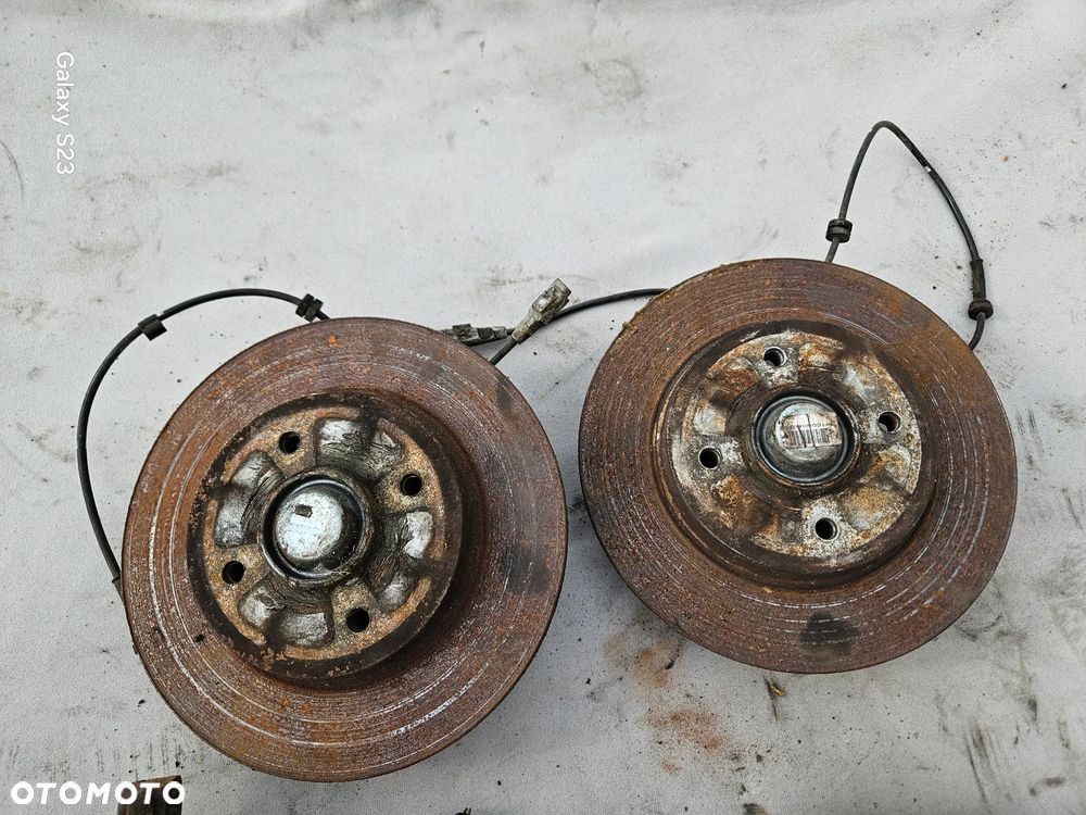 Zwrotnica piasta tył tylna lewa prawa czujnik ABS Peugeot 5008 I 2010r - 1