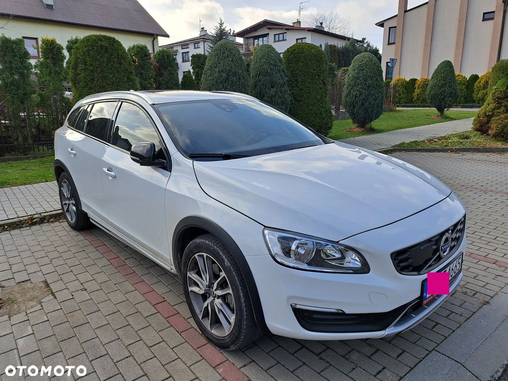 Volvo V60 Cross Country - 1
