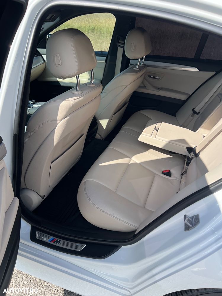 BMW Seria 5 525d xDrive AT - 11