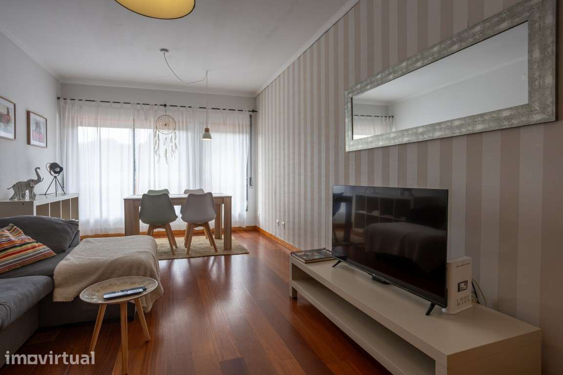 Apartamento T2 com varanda, arrecadação e garagem - Grande imagem: 2/31