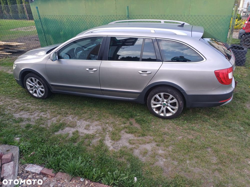 Skoda Superb Combi 2.0 TDI 4x4 DSG AllDrive - 8