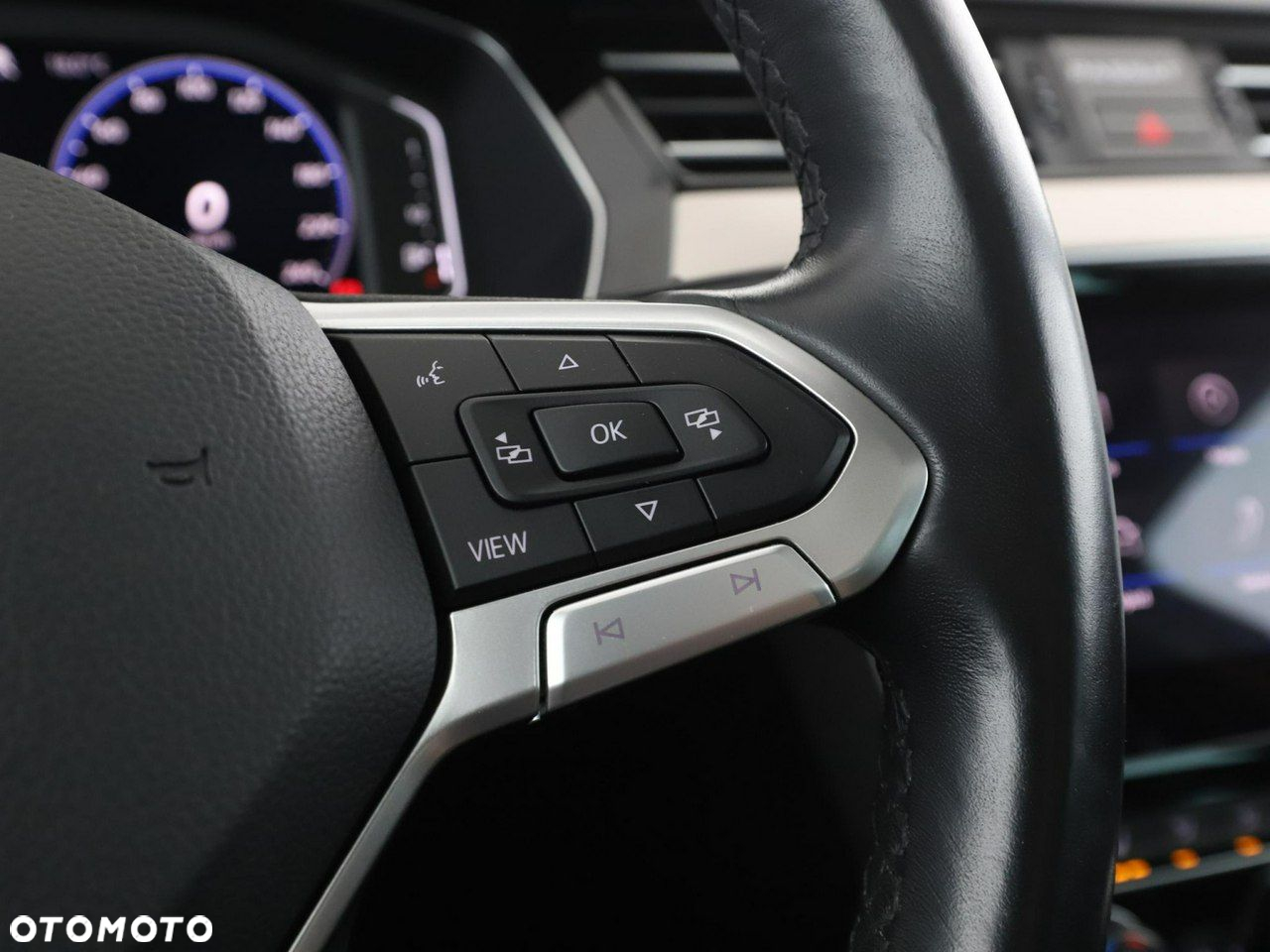 Volkswagen Passat Variant 2.0 TDI SCR 4Motion DSG Elegance - 32