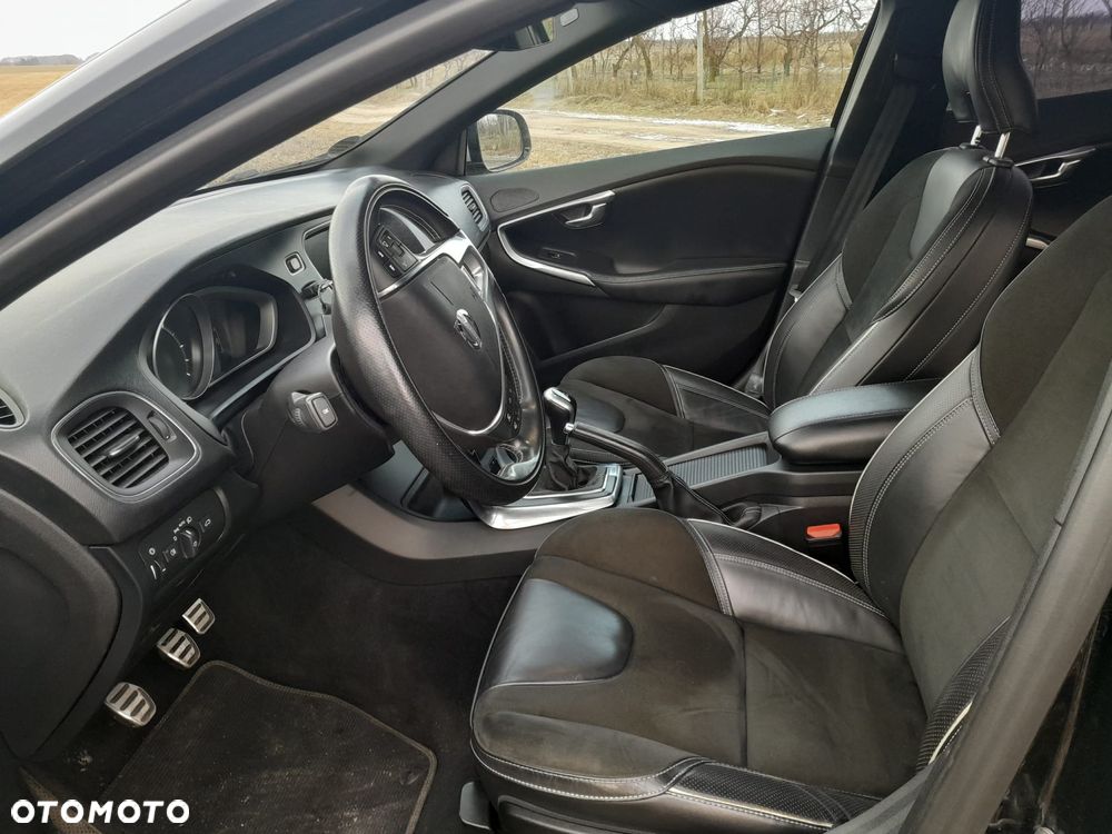 Volvo V40 D3 R Design - 6