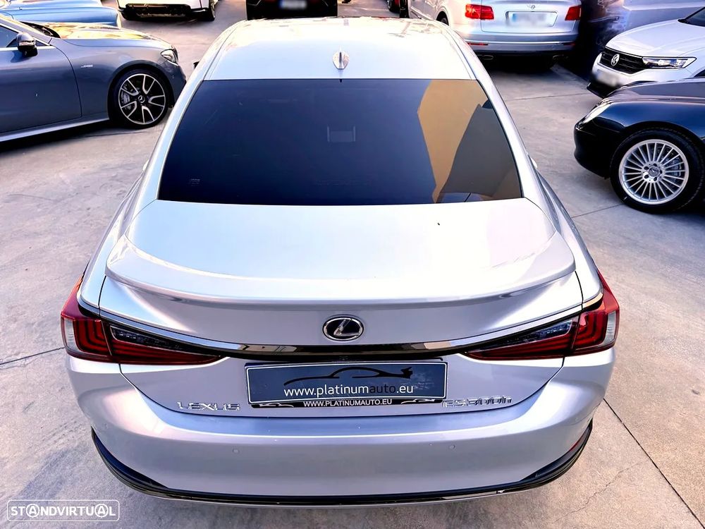 Lexus ES 300h - 58
