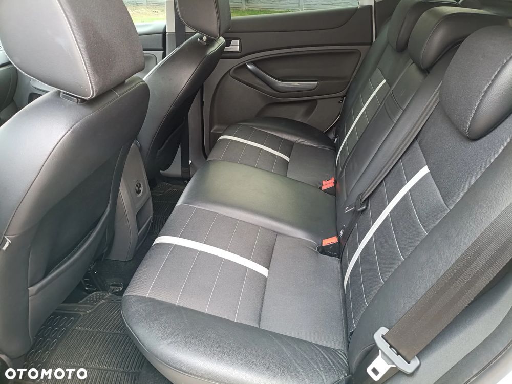 Ford Kuga 2.0 TDCi 2x4 Titanium - 10