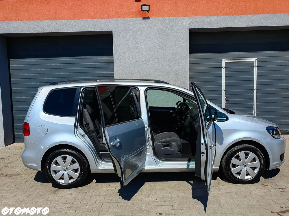 Volkswagen Touran - 16
