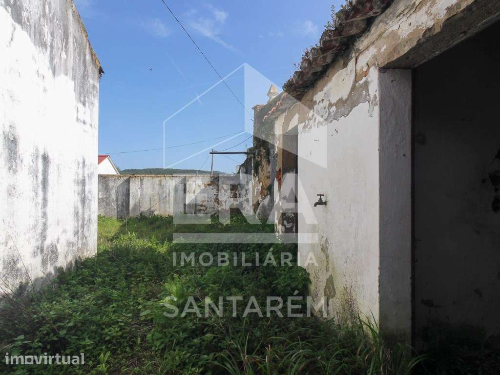 Moradia Térrea com Quintal para Reconstruir - Grande imagem: 4/20