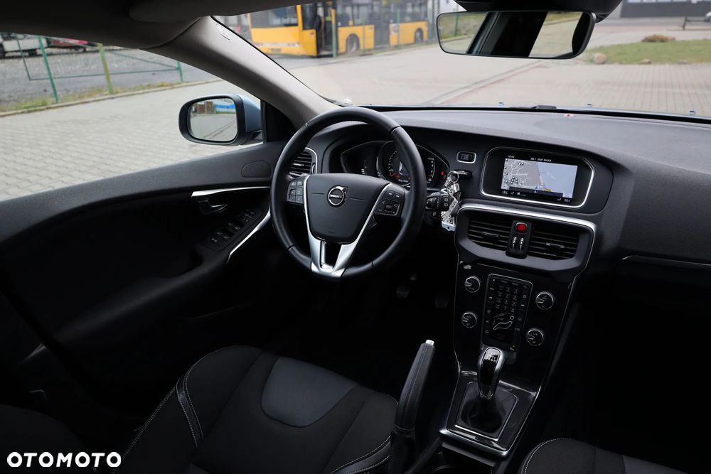 Volvo V40 T2 Momentum - 25