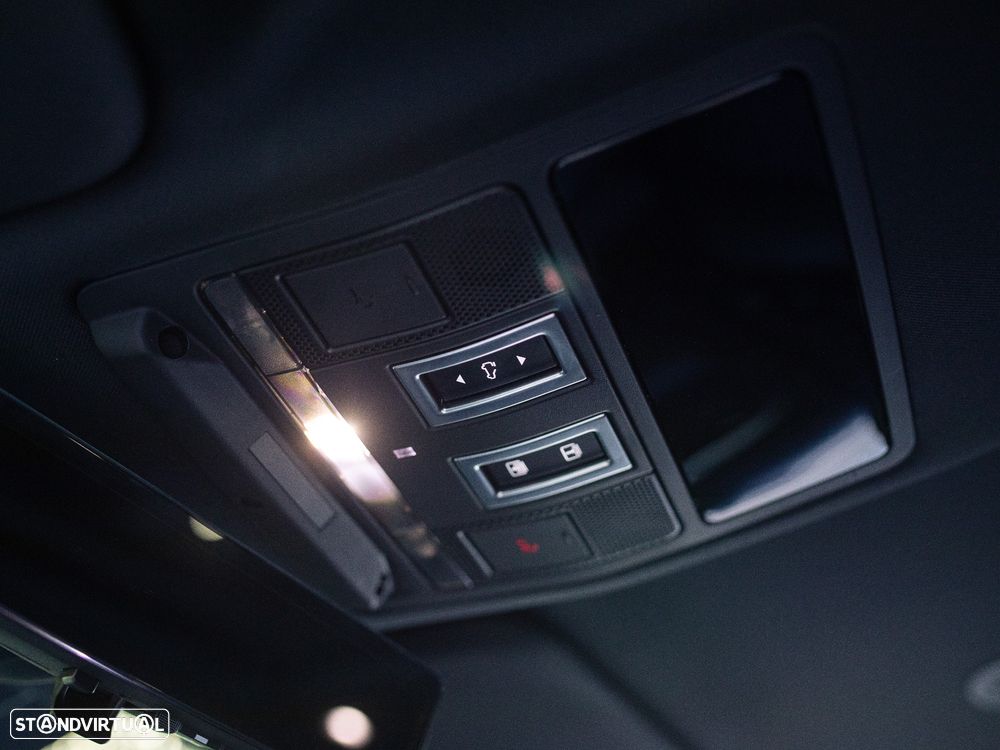 Land Rover Defender 2.0 P300e 110 AWD X-Dynamic SE - 38