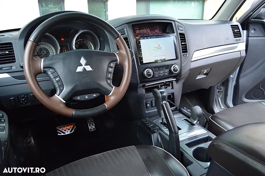 Mitsubishi Pajero - 2