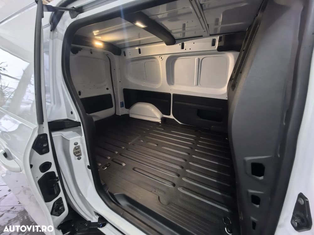 Nissan TOWNSTAR - 26