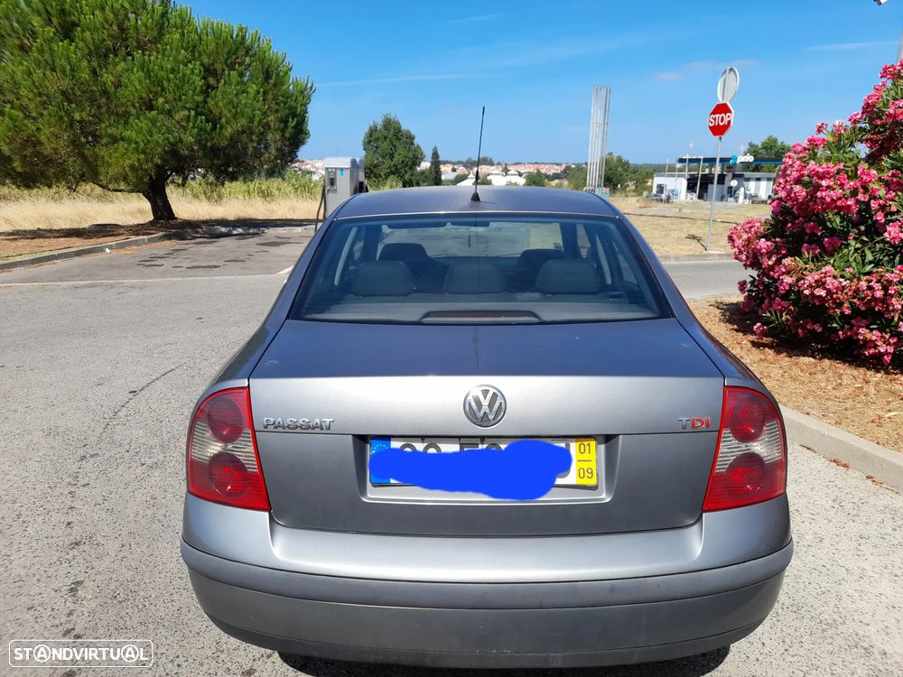 VW Passat 1.9 TDi Highline - 4