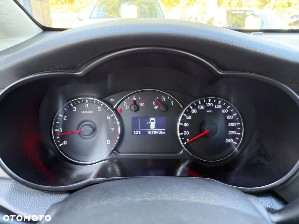 Kia Carens ver-1-6-gdi-business-line - 33