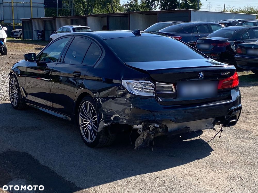 BMW Seria 5 M550i xDrive sport - 15