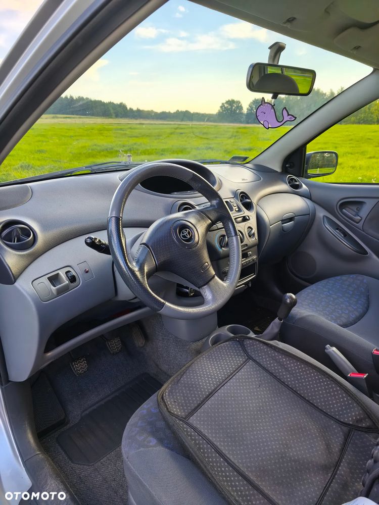 Toyota Yaris - 8