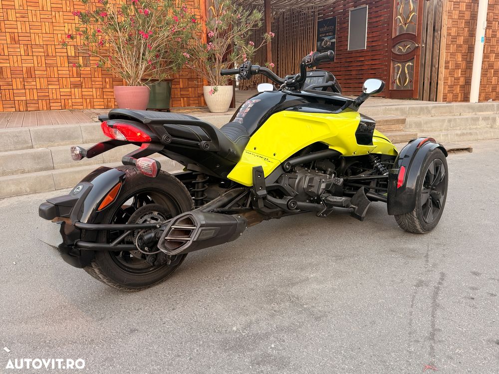 Can-Am Spyder - 11