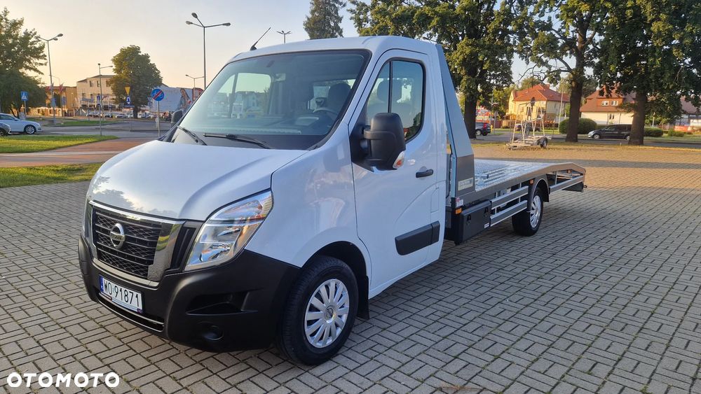 Nissan NV400 - 1