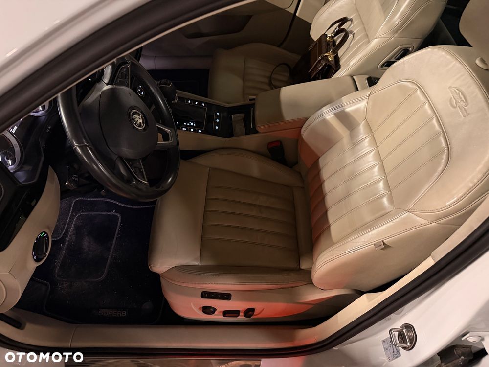 Skoda Superb 2.0 TDI 4x4 L&K DSG - 19
