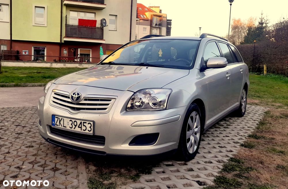 Toyota Avensis - 1