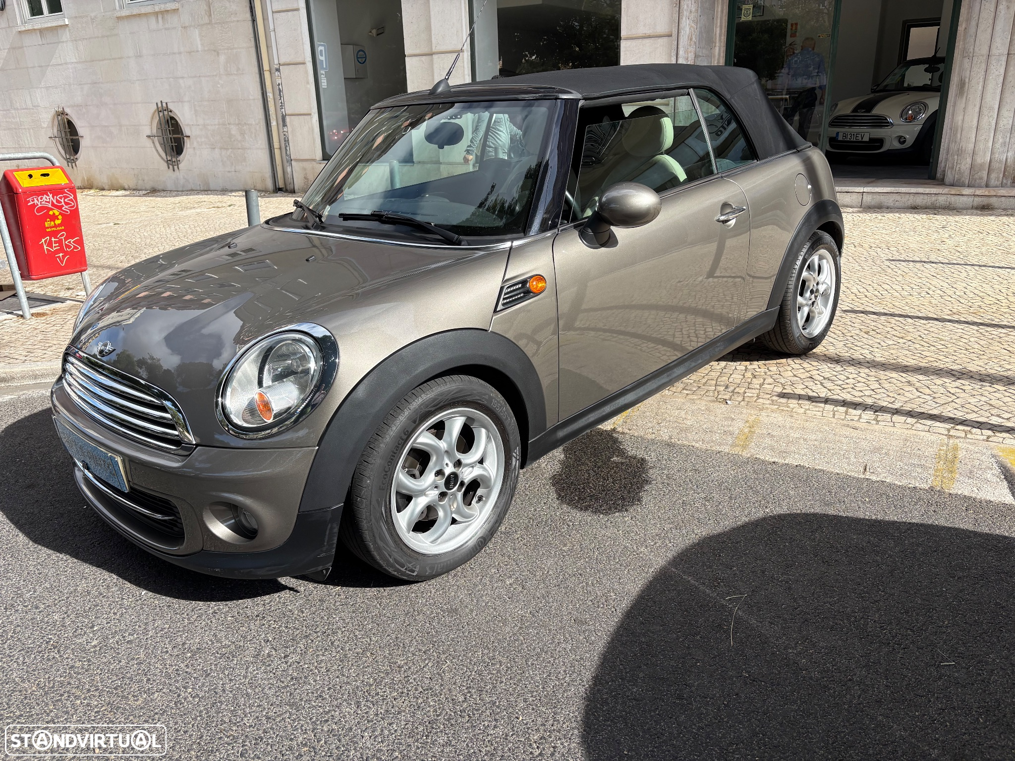 MINI Cabrio Cooper Auto. Highgate - 3