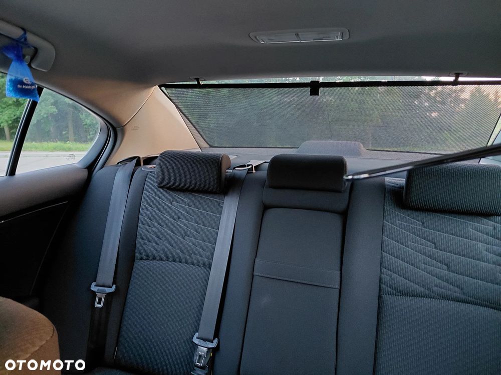 Toyota Avensis - 22
