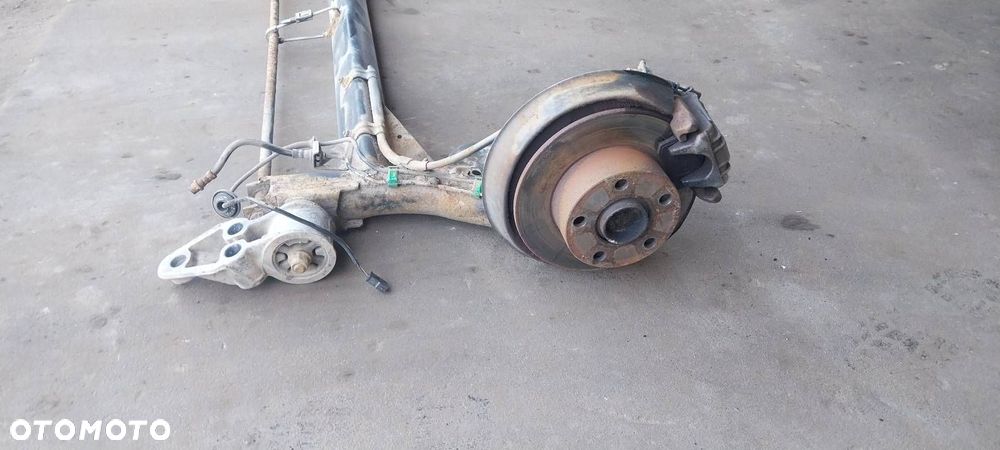BELKA OŚ ZAWIESZENIA TYŁ TARCZE Z ABS HAMULCE ZACISKI SKODA SUPERB I - 5