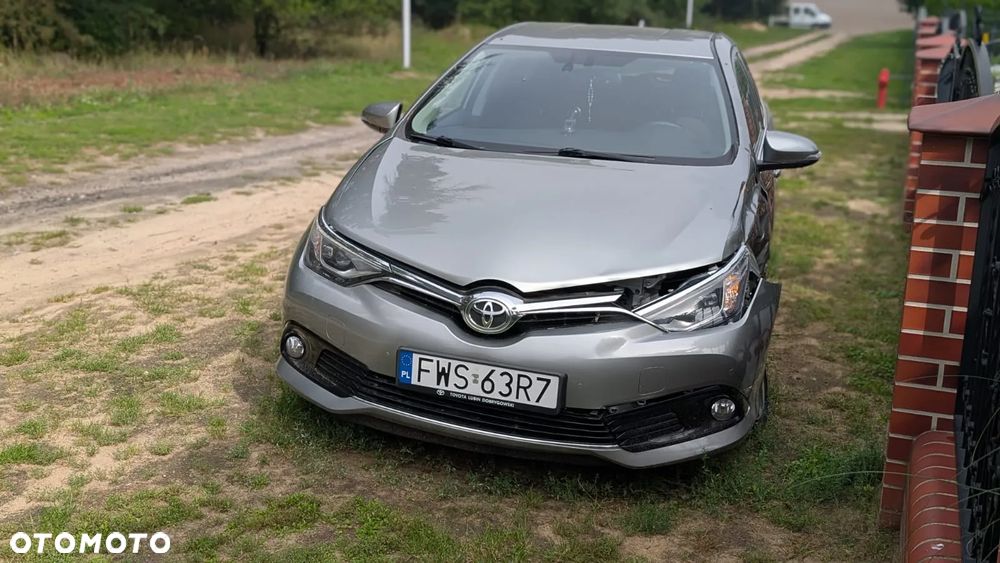 Toyota Auris 1.6 Premium - 6