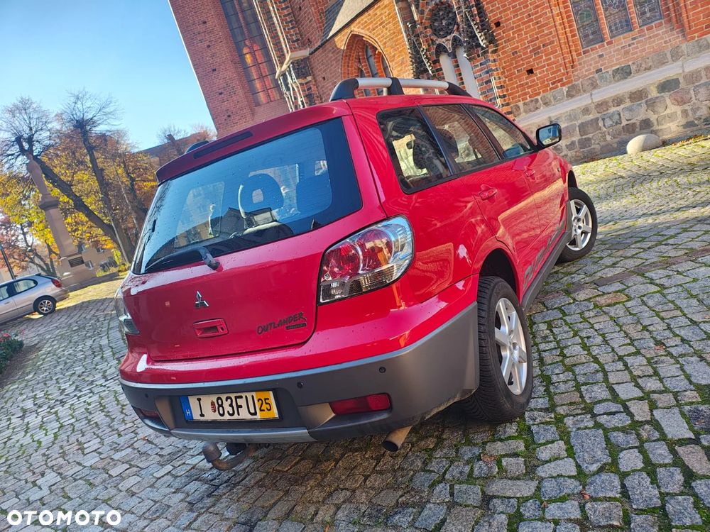 Mitsubishi Outlander 2.0 4WD Intense - 24