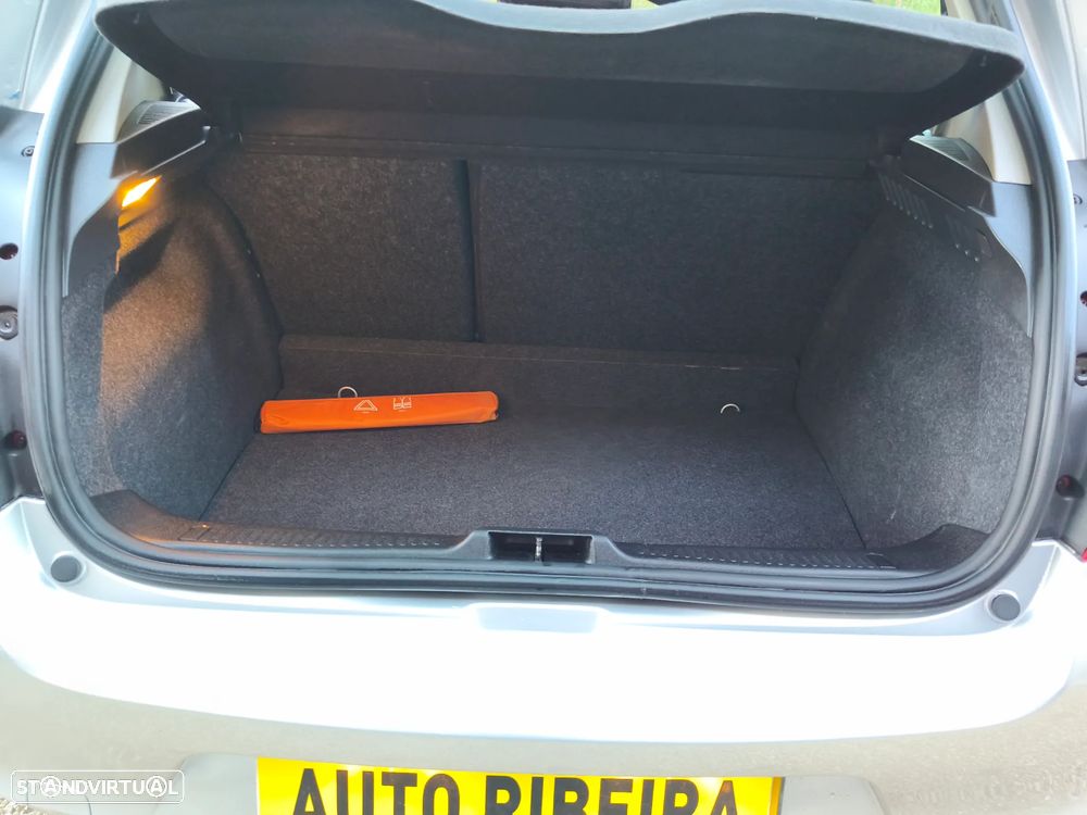 Renault Clio 1.2 16V Dynamique S - 10