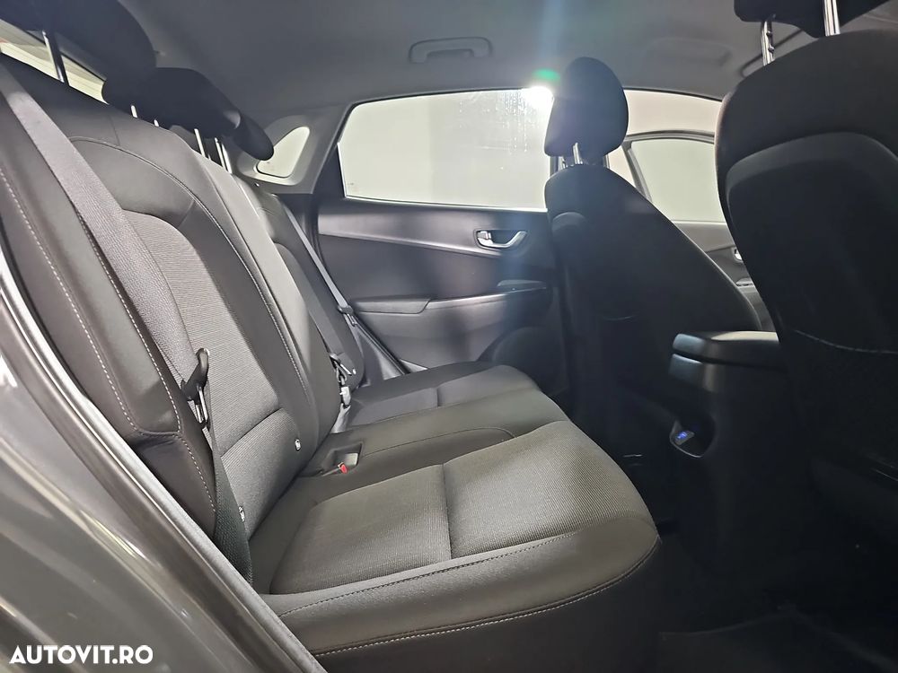 Hyundai KONA - 13