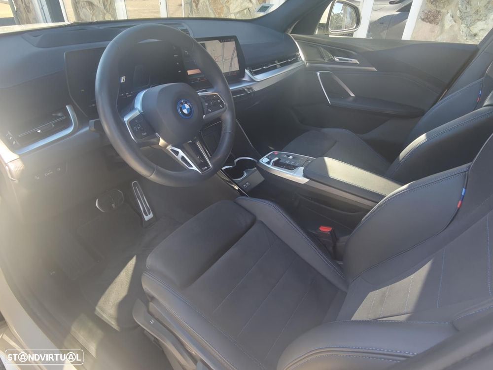 BMW iX2 eDrive20 Pack Desportivo M - 25