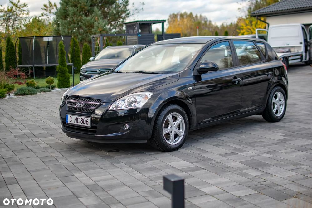 Kia Ceed - 25