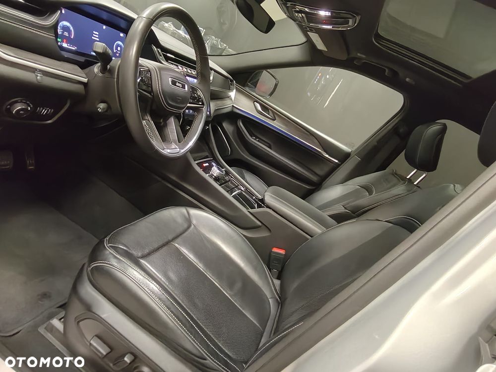 Jeep Grand Cherokee - 29