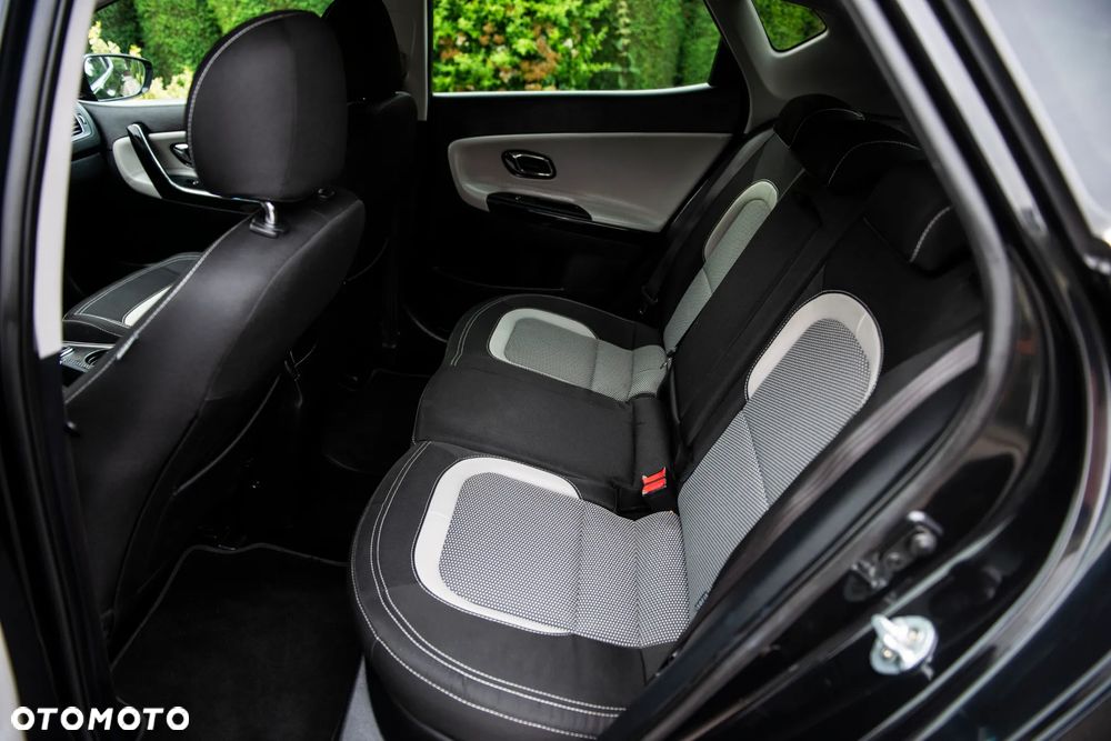 Kia Ceed 1.6 GDI ISG Platinum Edition - 30