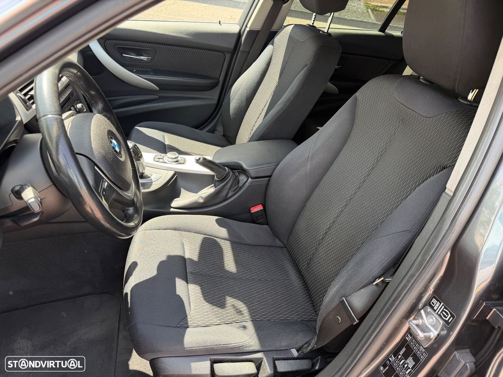 BMW 320 d Auto Line Luxury - 30