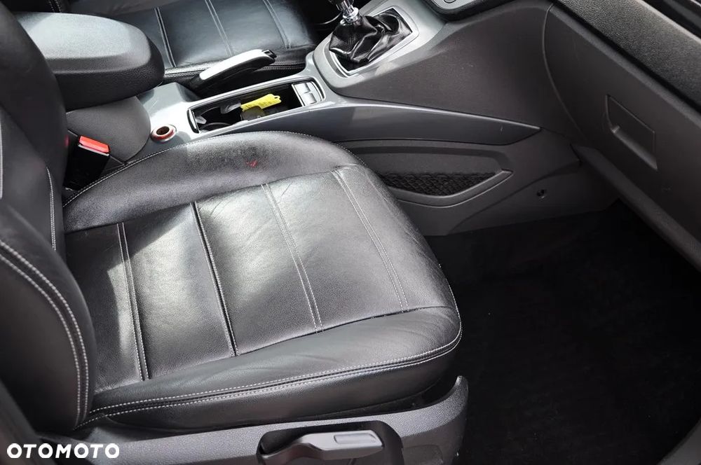 Ford Kuga 2.5 4x4 Titanium - 31