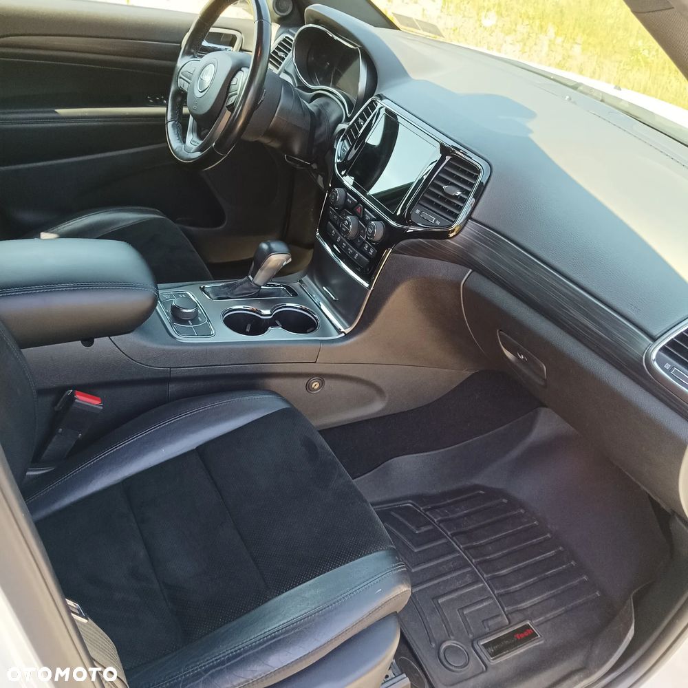 Jeep Grand Cherokee - 22