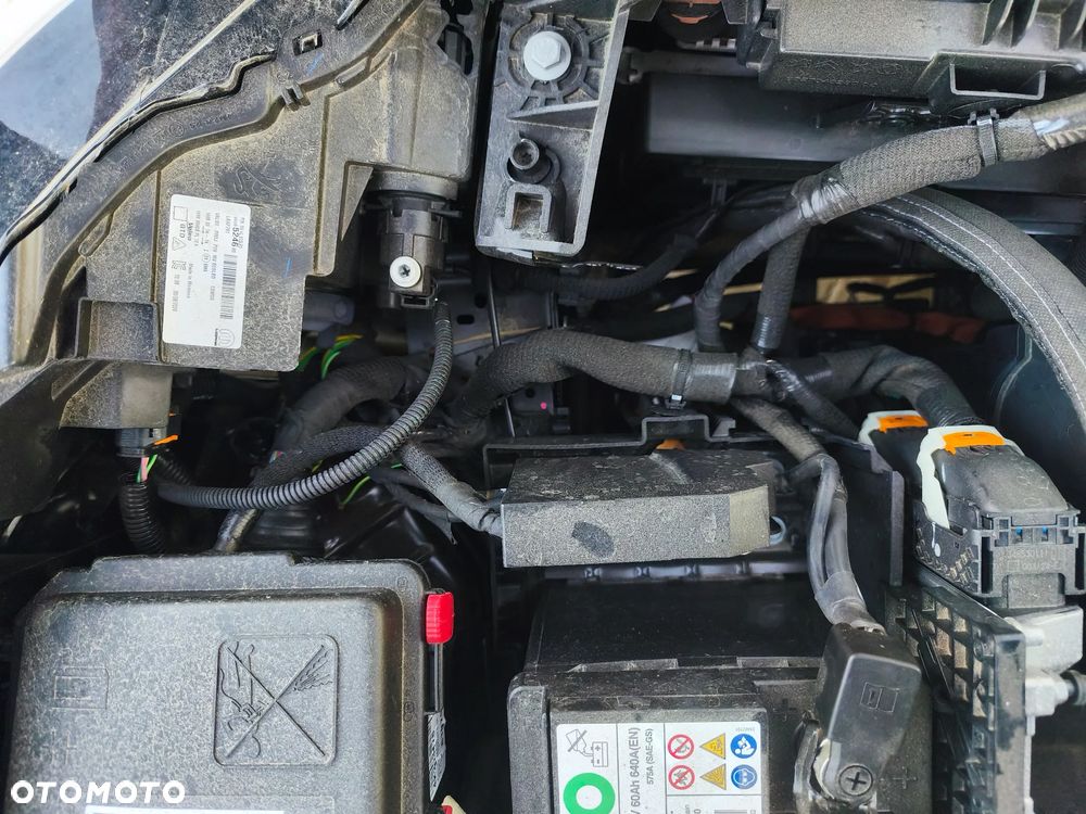 Peugeot 208 - 16