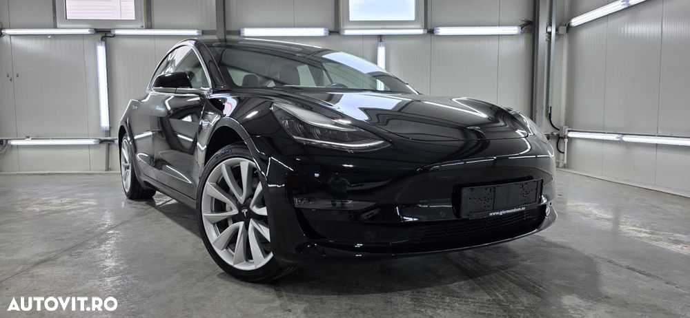 Tesla Model 3 - 5