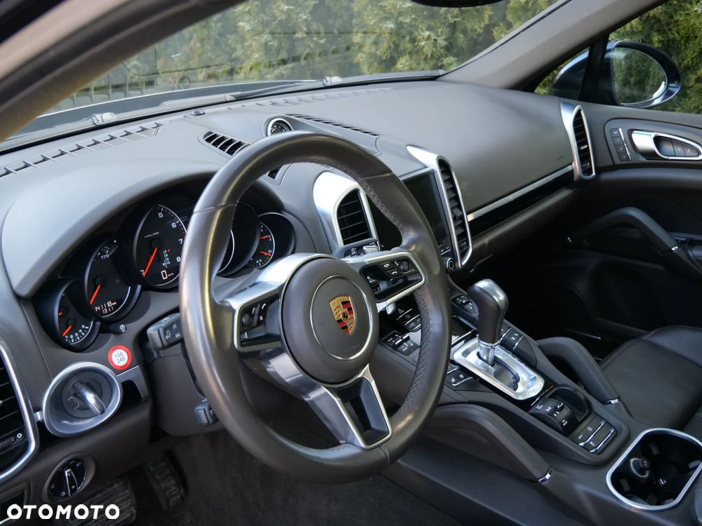 Porsche Cayenne Platinum Edition - 9