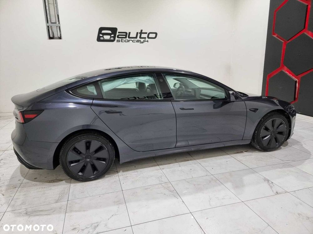 Tesla Model 3 - 3