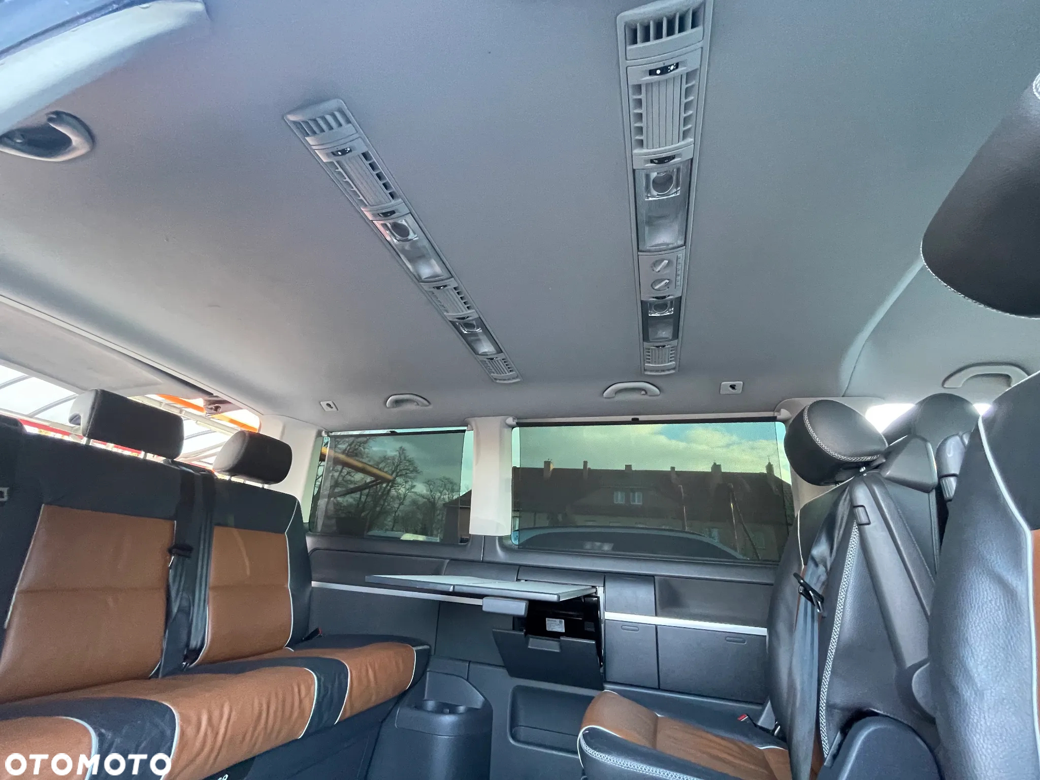 Volkswagen Multivan - 24