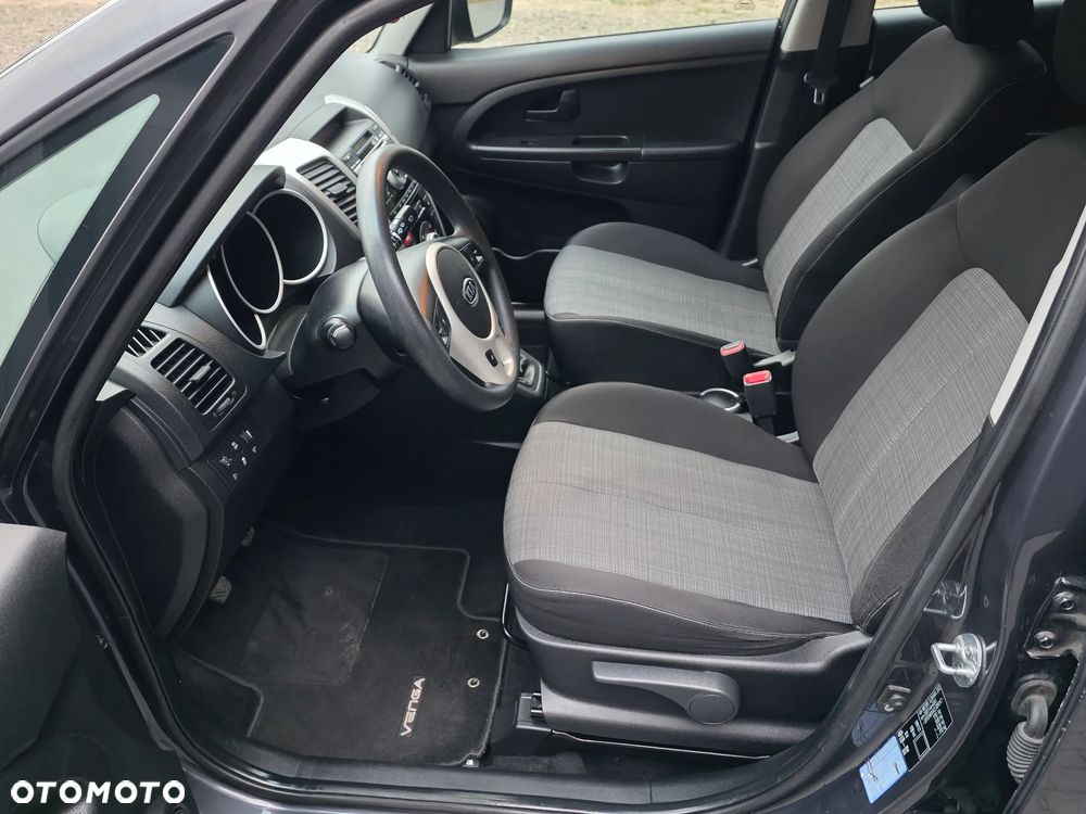 Kia Venga - 12