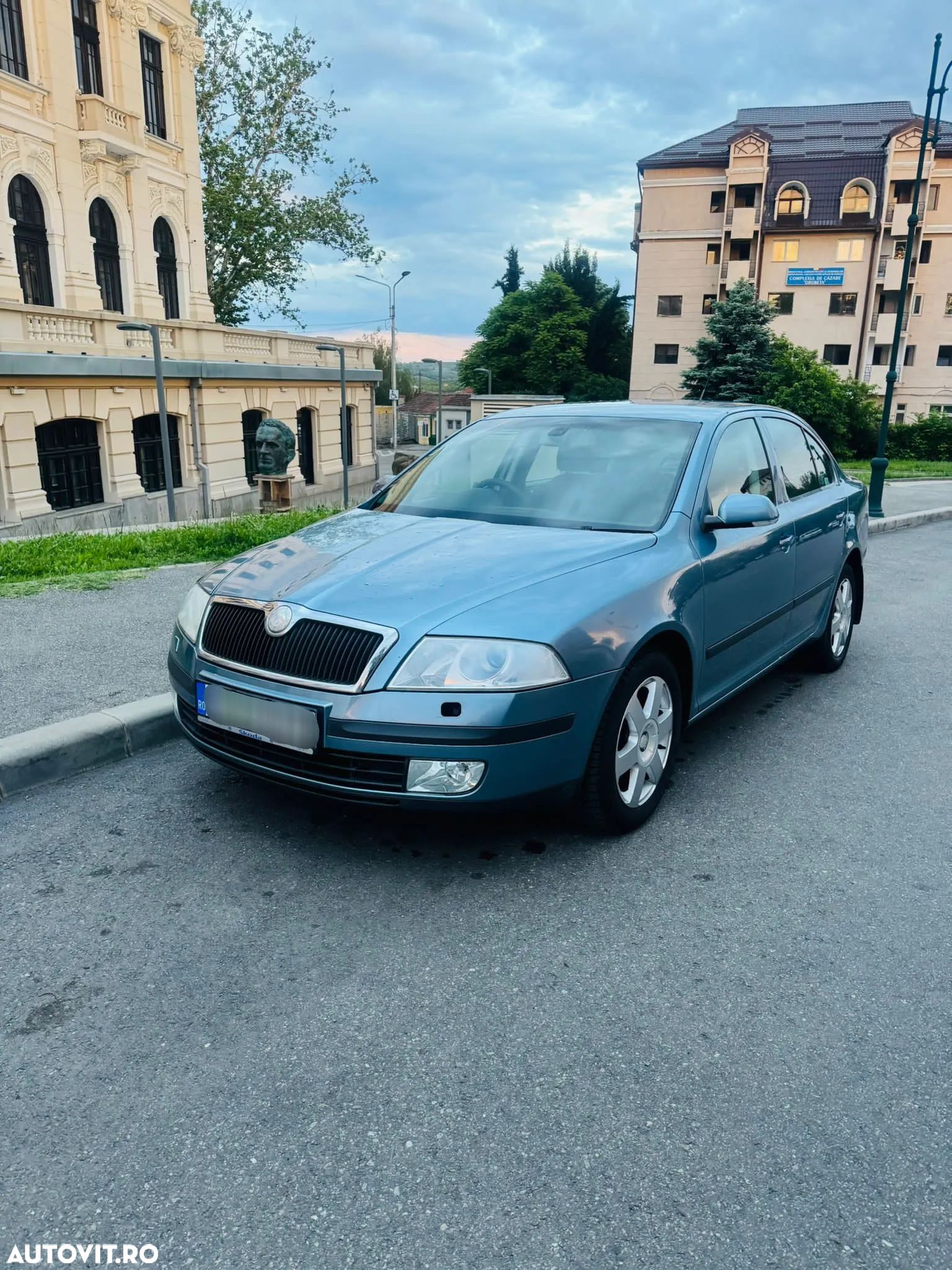 Skoda Octavia 1.6 FSI Elegance Aut - 1
