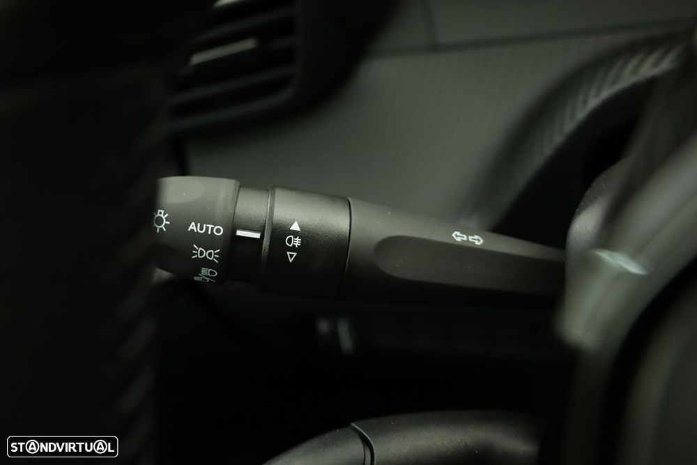 Peugeot 208 1.2 Hybrid Allure e-DCS6 - 17