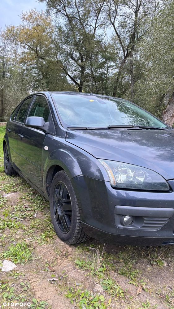 Ford Focus 1.6 Ghia - 2